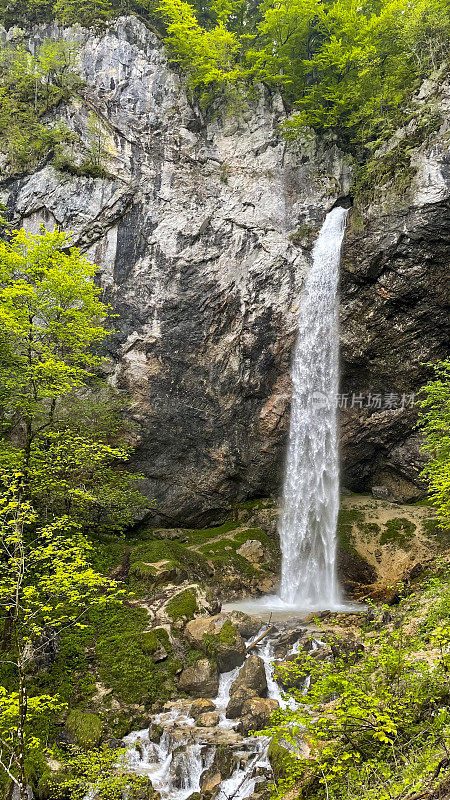 Wildensteiner Wasserfall在奥地利的春天